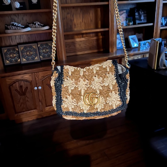 AUTHENTIC GUCCI RAFFIA CHAIN BAG - Picture 2 of 3